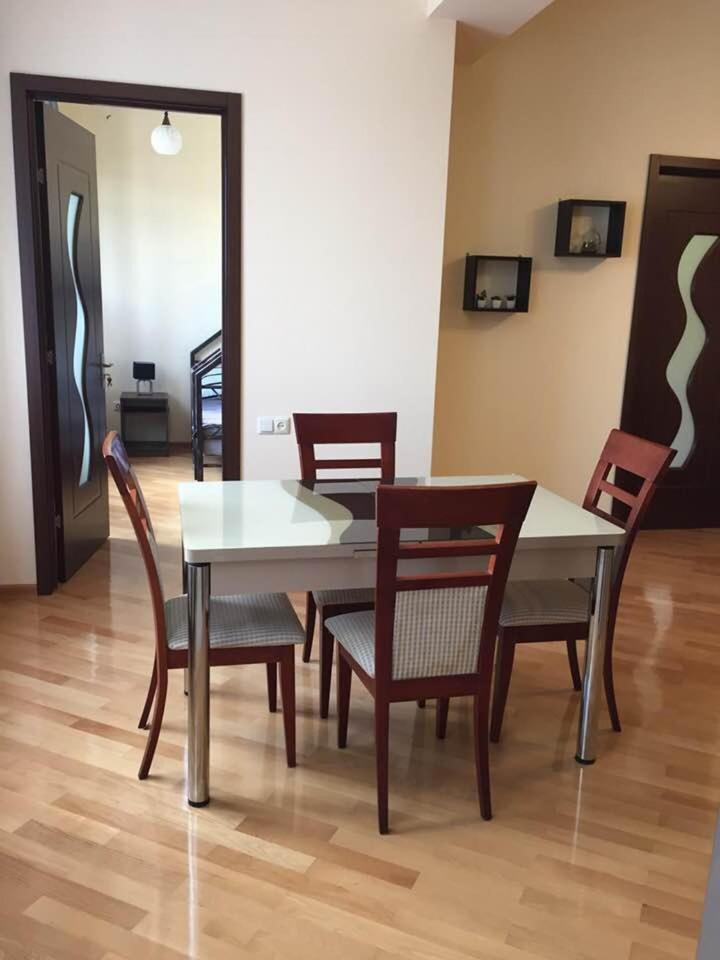 Asterias Apartment Tbilisi Bagian luar foto