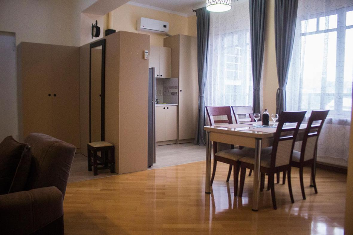 Asterias Apartment Tbilisi Bagian luar foto